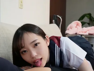 Nữ học sinh ngây thơ bị tên ba cóc chọc cu giả vào lồn
